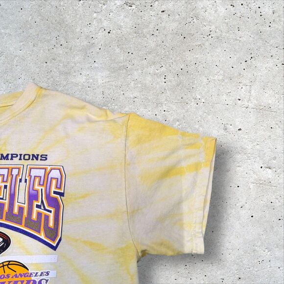 Los Angeles Lakers 16x World Champions Mitchell & Ness Tie-Dye T-Shirt - Size L - Picture 3 of 9